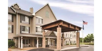 Country Inn & Suites by Radisson, West Bend, WI