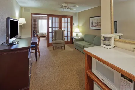 Country Inn & Suites by Radisson, West Bend, WI 4