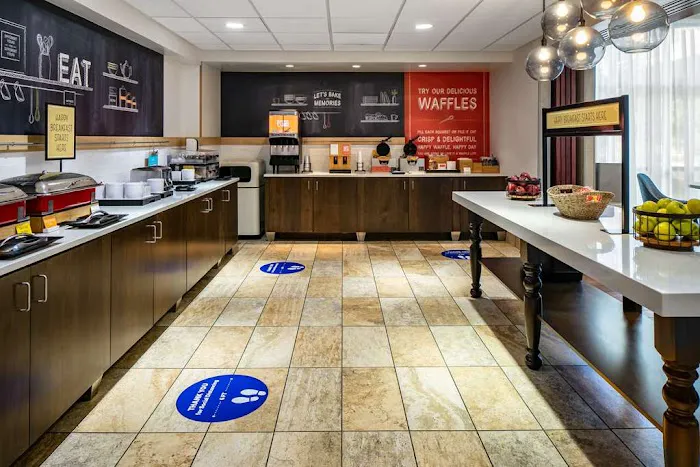 Hampton Inn & Suites by Hilton West Bend 4