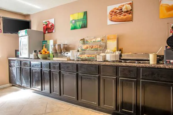 Quality Inn & Suites 4