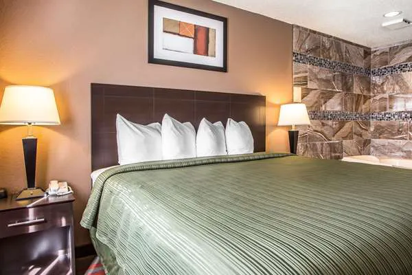 Quality Inn & Suites 4