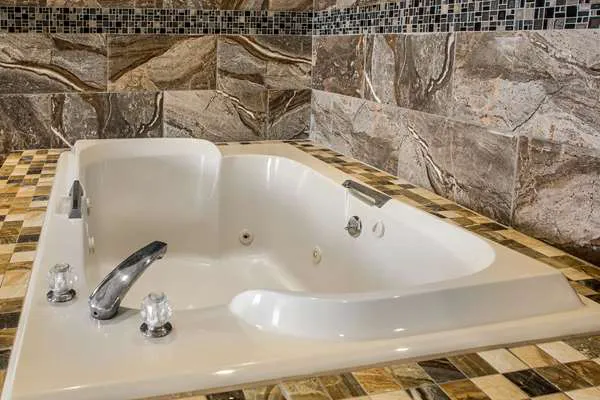Quality Inn & Suites 4