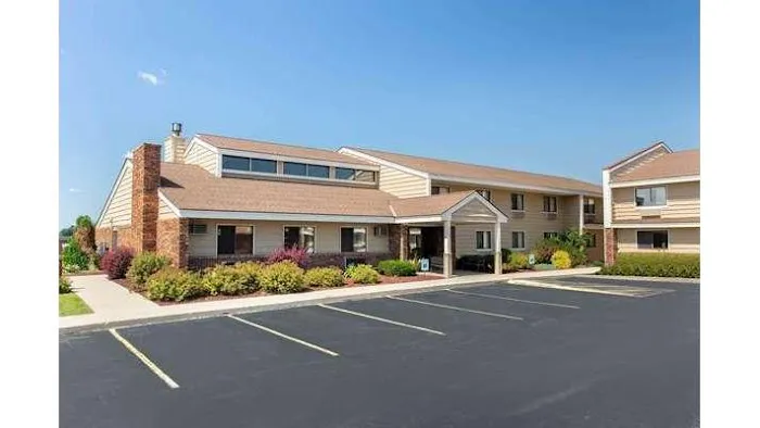 AmericInn by Wyndham West Bend 4