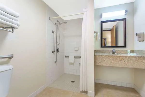 AmericInn by Wyndham West Bend 4