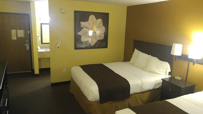 AmericInn by Wyndham West Bend 4