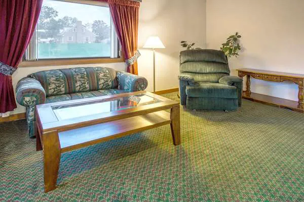 Super 8 by Wyndham Hartford WI 4