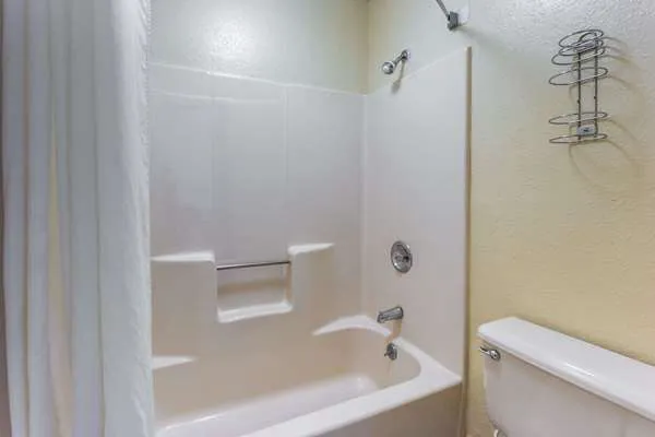 Super 8 by Wyndham Hartford WI 4