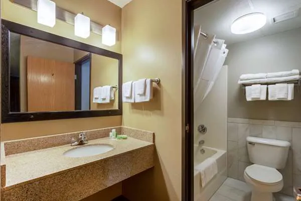 AmericInn by Wyndham Hartford WI 4