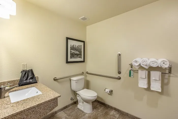 Cobblestone Hotel & Suites - Hartford 4