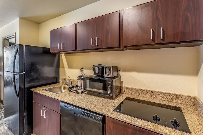 Cobblestone Hotel & Suites - Hartford 4