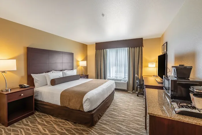 Cobblestone Hotel & Suites - Hartford 4