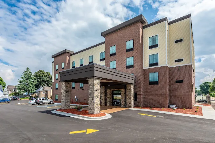 Cobblestone Hotel & Suites - Hartford 4
