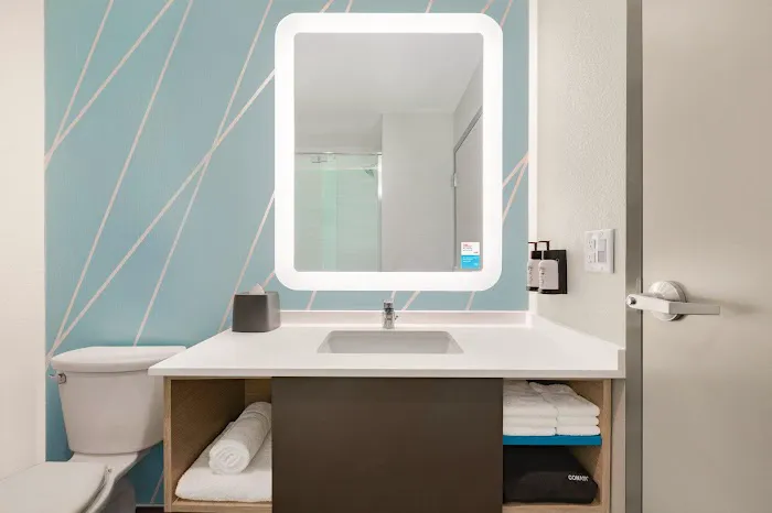 avid hotel Milwaukee West - Waukesha by IHG 4