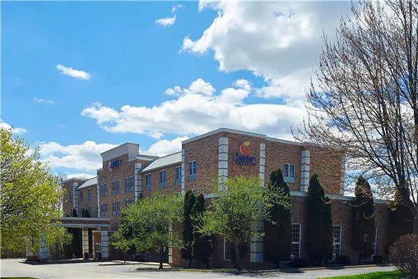 Comfort Inn & Suites Grafton-Cedarburg 4