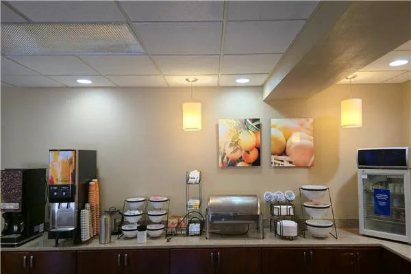 Comfort Inn & Suites Grafton-Cedarburg 4
