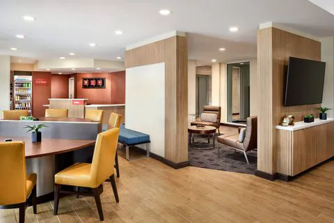 TownePlace Suites Milwaukee Grafton 4