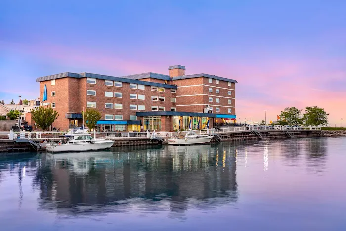 The Harborview, Ascend Hotel Collection 4
