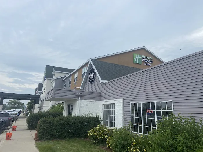 Holiday Inn Express & Suites Port Washington, an IHG Hotel 4