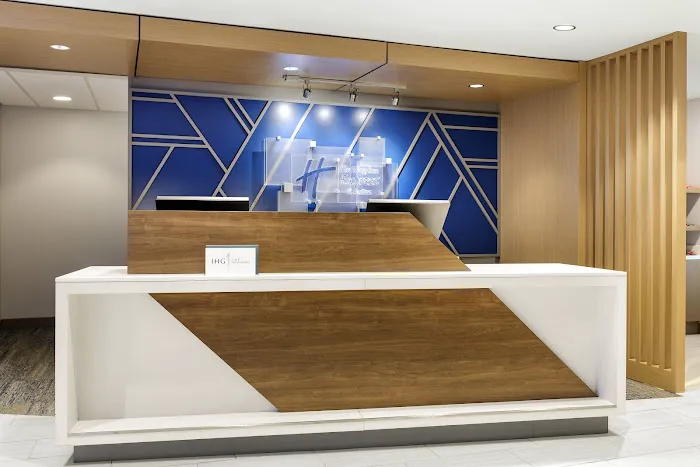Holiday Inn Express & Suites Port Washington, an IHG Hotel 4
