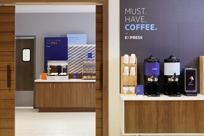 Holiday Inn Express & Suites Port Washington, an IHG Hotel 4