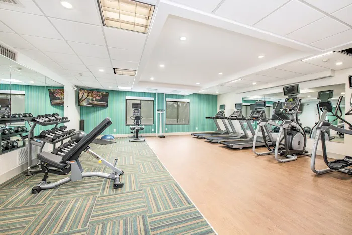 Holiday Inn Express & Suites Delafield by IHG 4