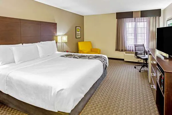 La Quinta Inn & Suites by Wyndham Milwaukee Delafield 4