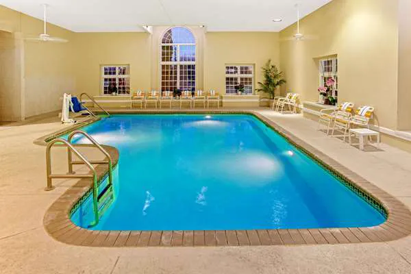 La Quinta Inn & Suites by Wyndham Milwaukee Delafield 4