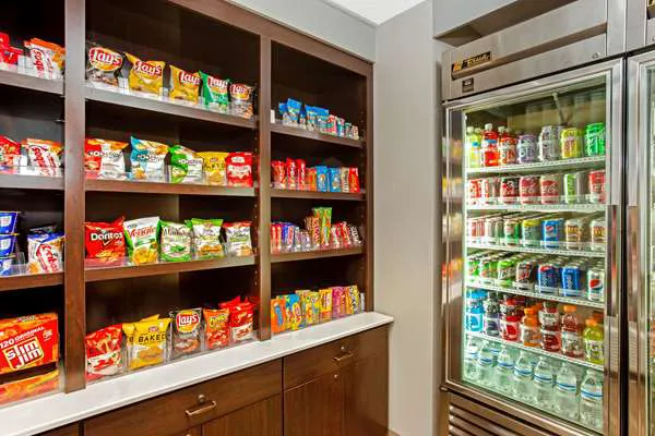 La Quinta Inn & Suites by Wyndham Milwaukee Delafield 4