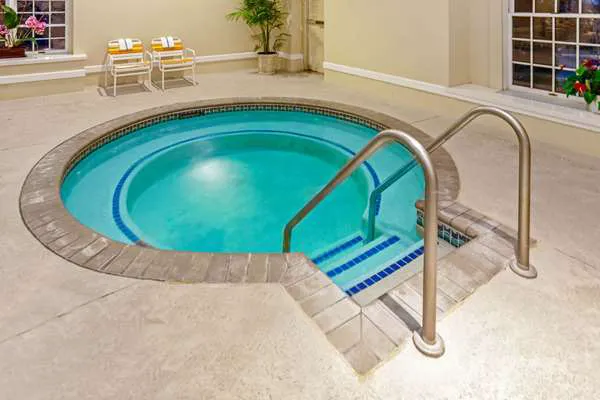 La Quinta Inn & Suites by Wyndham Milwaukee Delafield 4