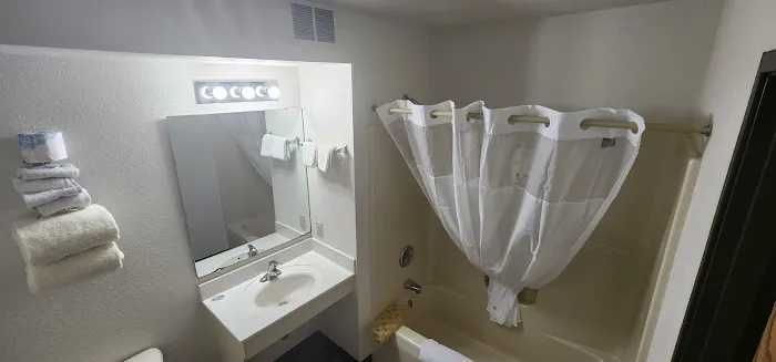 Plymouth Inn 4