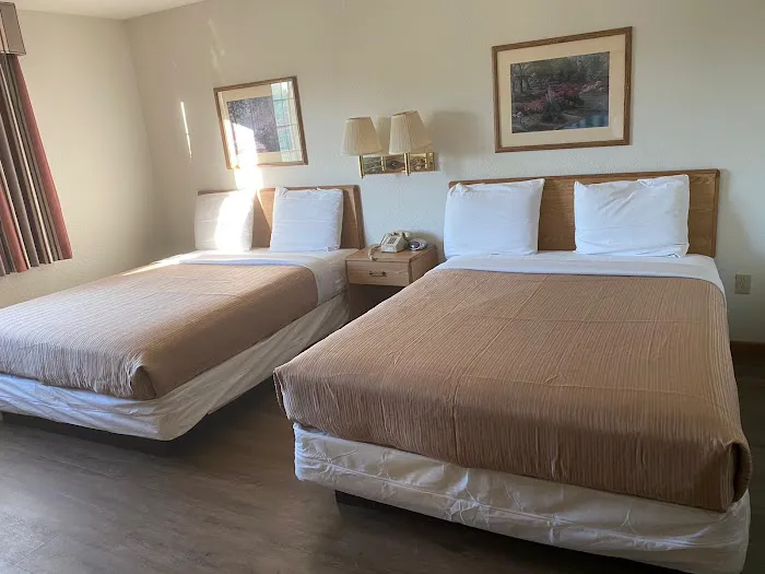 Plymouth Inn 4