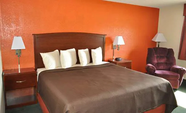 AmericInn by Wyndham Plymouth 4