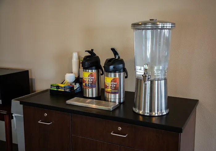Lomira Inn and Suites 4