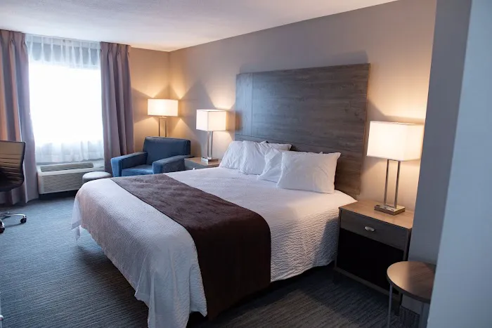 Lomira Inn and Suites 4