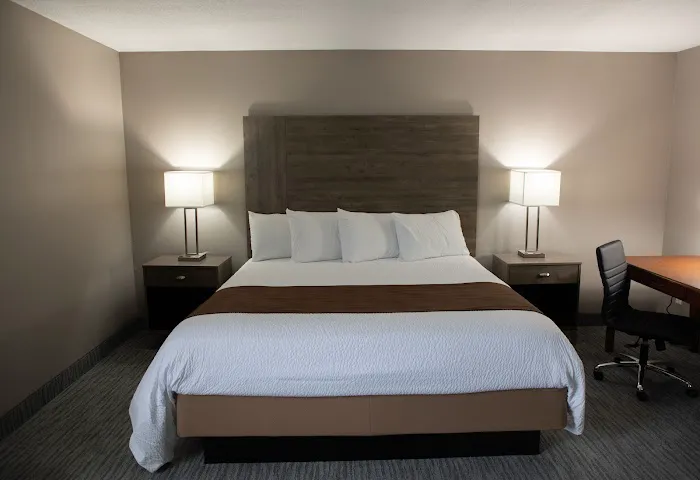 Lomira Inn and Suites 4