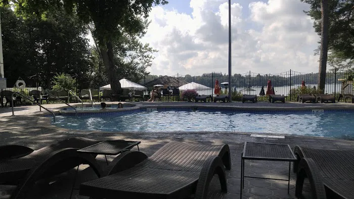 Victorian Village Resort 4