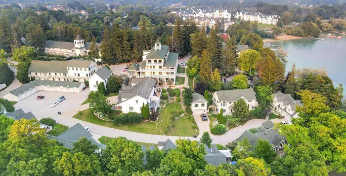 Victorian Village Resort 4