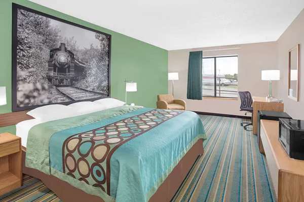 Super 8 by Wyndham Beaver Dam 4