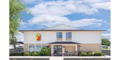 Super 8 by Wyndham Beaver Dam