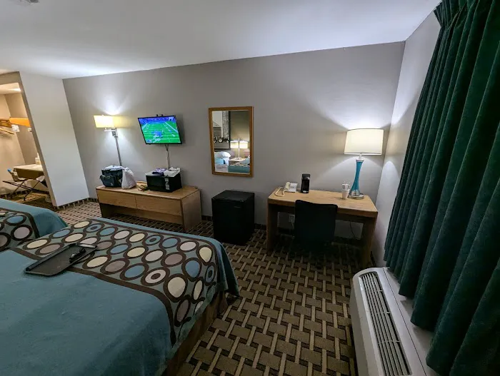 Super 8 by Wyndham Beaver Dam 4