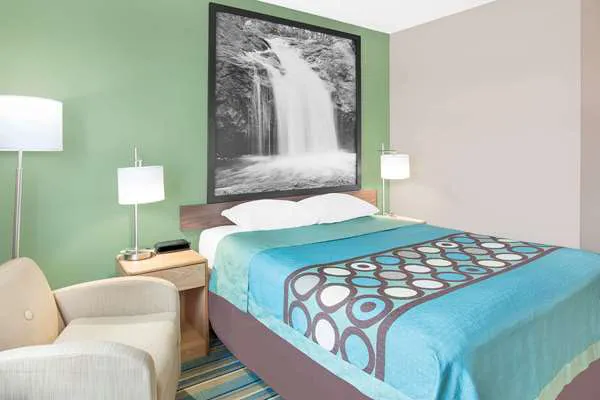 Super 8 by Wyndham Beaver Dam 4