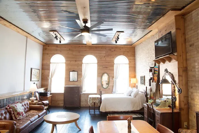 The Ernest Inn 4