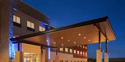 Holiday Inn Express & Suites Beaver Dam by IHG