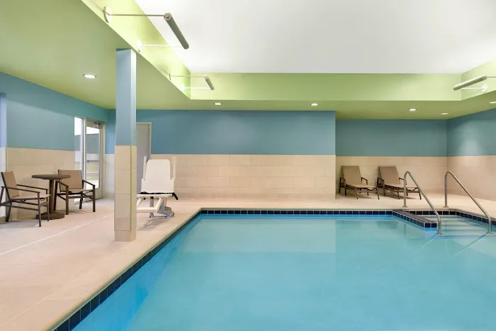 Holiday Inn Express & Suites Beaver Dam by IHG 4