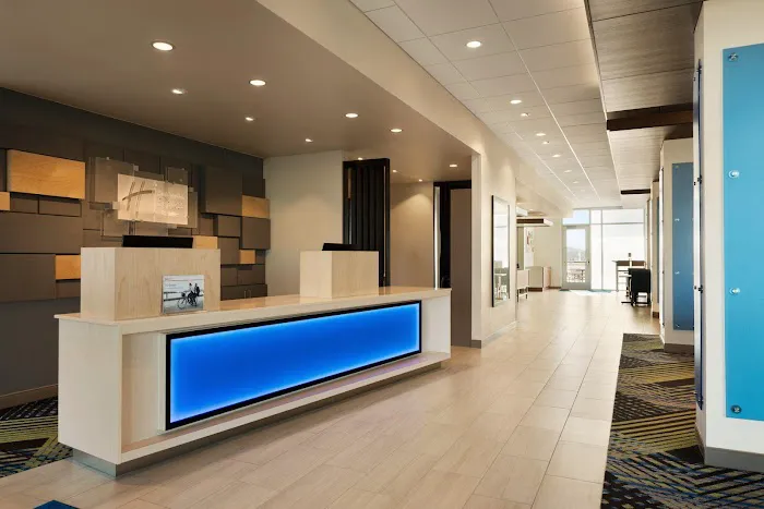 Holiday Inn Express & Suites Beaver Dam by IHG 4