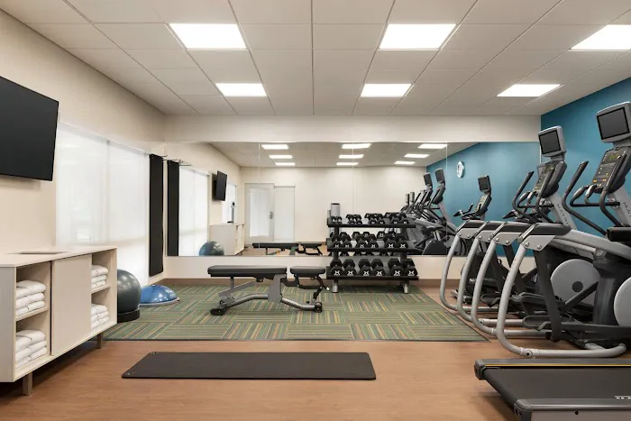 Holiday Inn Express & Suites Beaver Dam by IHG 4