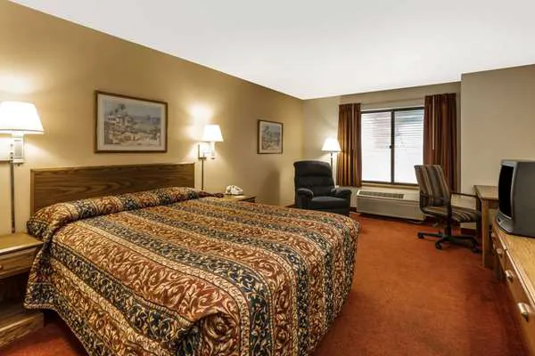 Super 8 by Wyndham Watertown WI 4