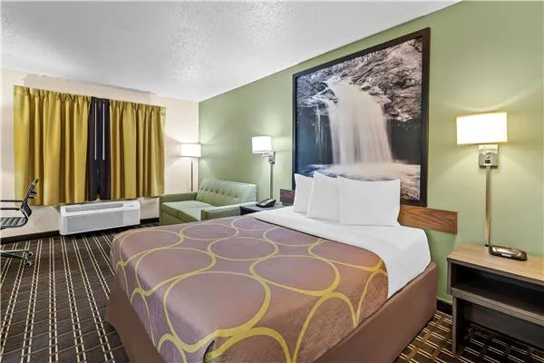 Super 8 by Wyndham Watertown WI 4