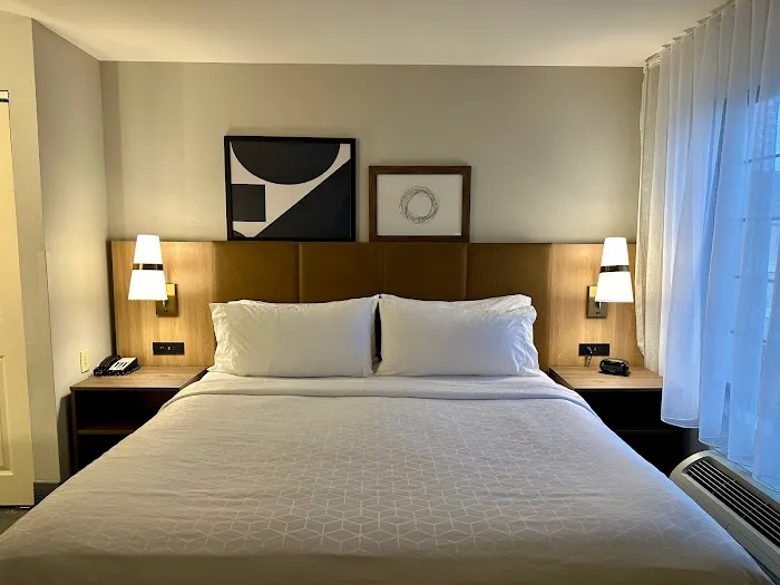 Staybridge Suites Milwaukee West-Oconomowoc by IHG 4