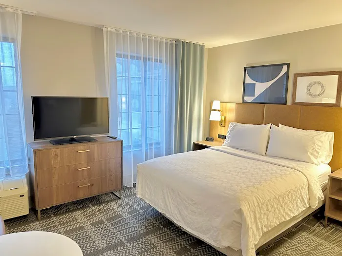 Staybridge Suites Milwaukee West-Oconomowoc by IHG 4